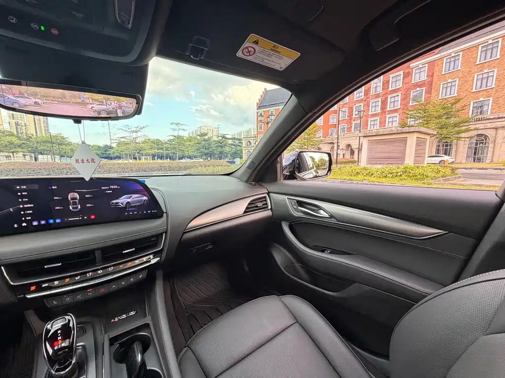 Cadillac CT5 — фото 14