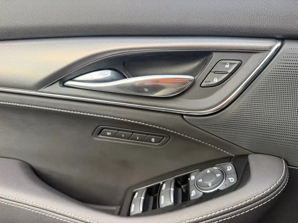 Cadillac CT5 — фото 19