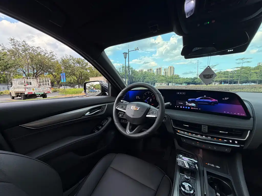 Cadillac CT5 — фото 14