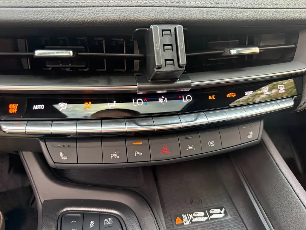 Cadillac CT5 — фото 17