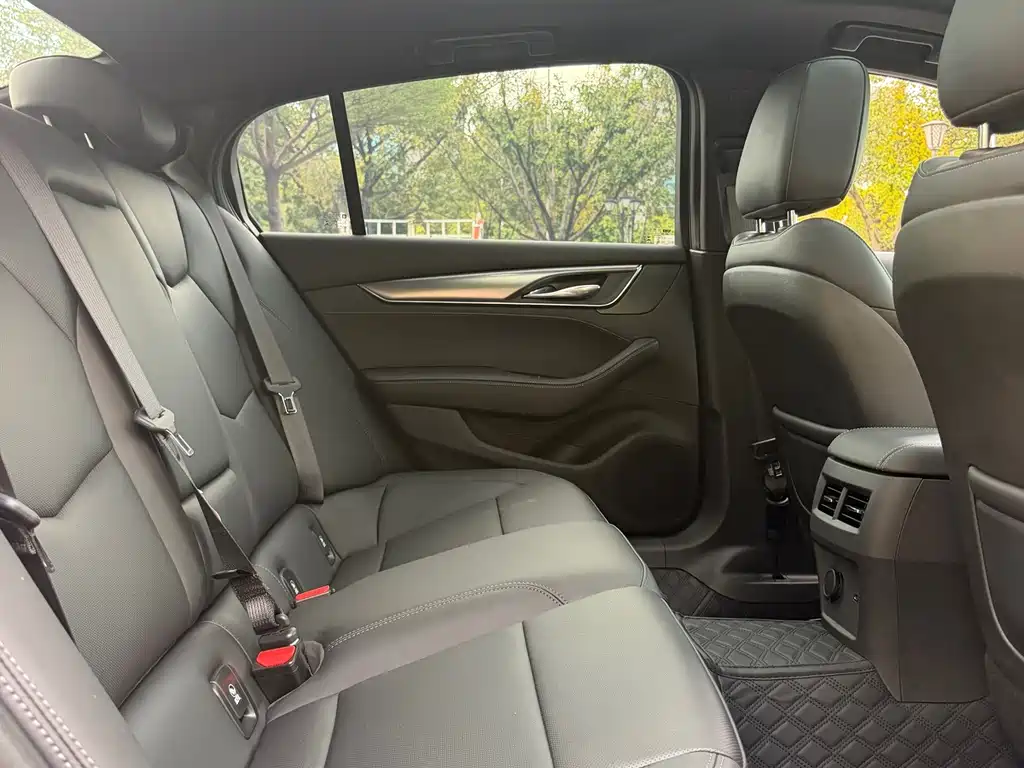 Cadillac CT5 — фото 10