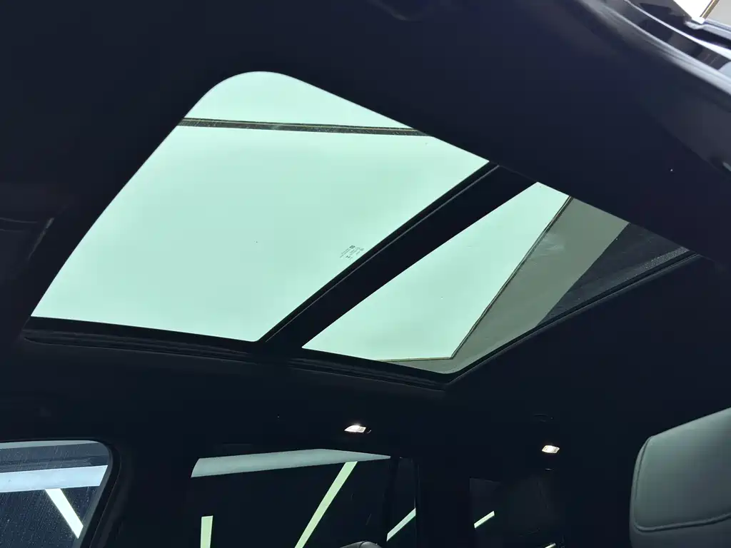 Cadillac XT6 — фото 18