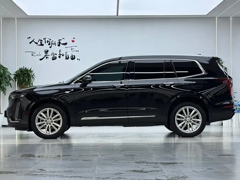 Cadillac XT6 — фото 22