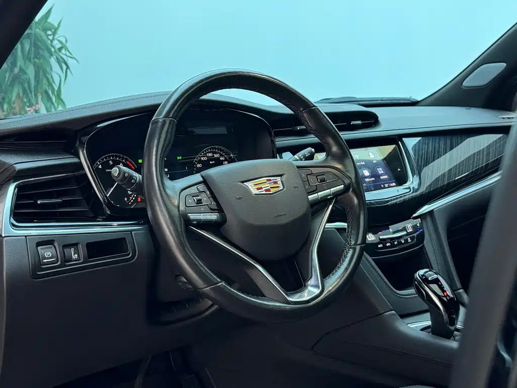 Cadillac XT6 — фото 8
