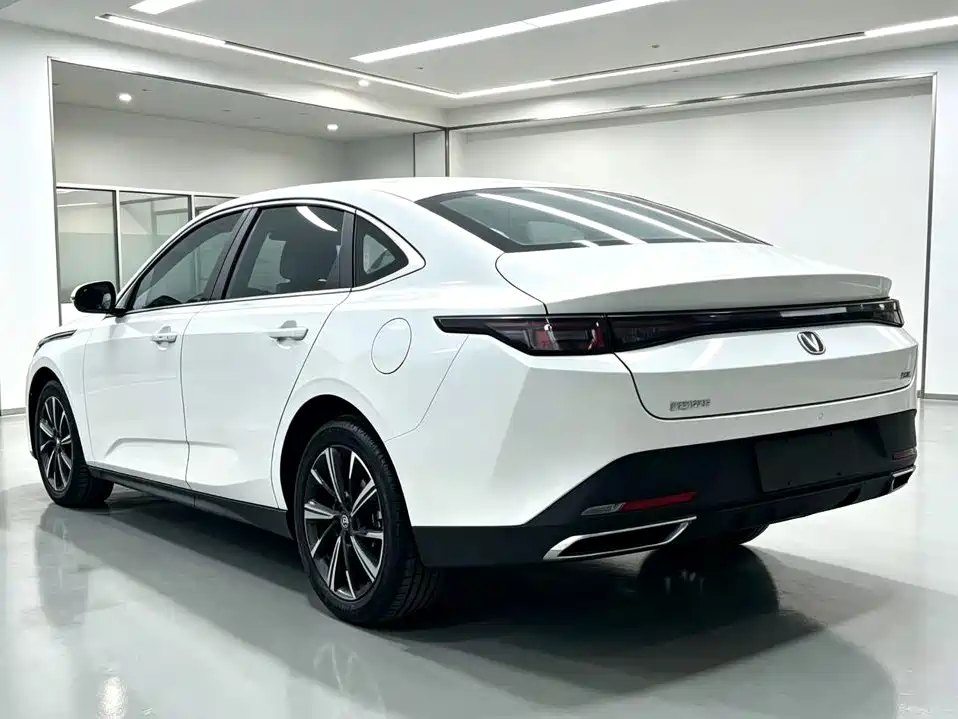 Changan Eado — фото 6