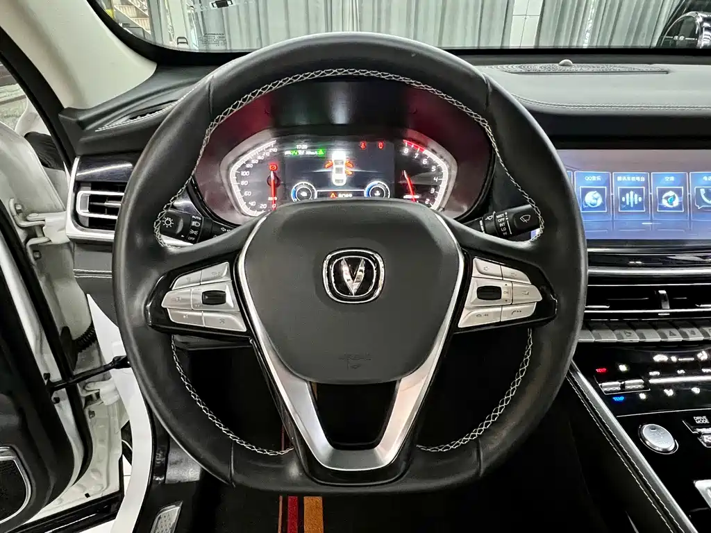 Changan CS85 COUPE — фото 11
