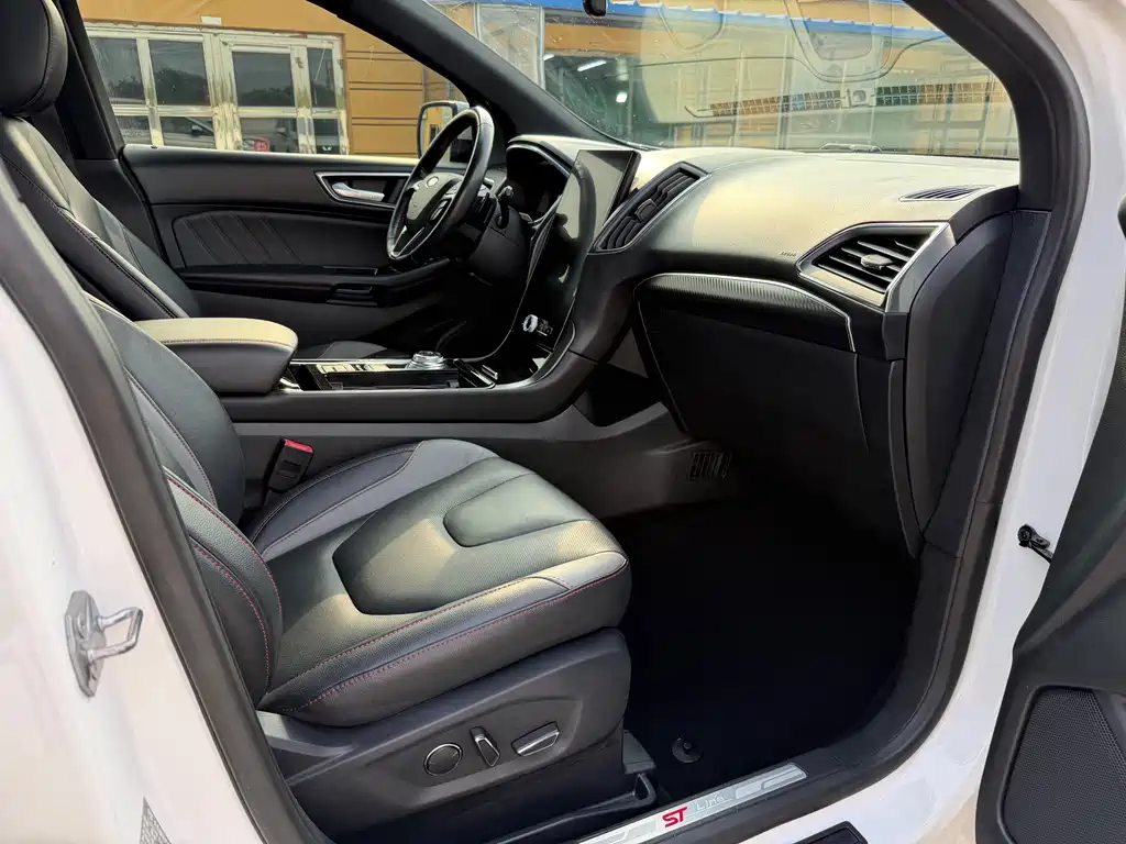 Ford Edge — фото 11