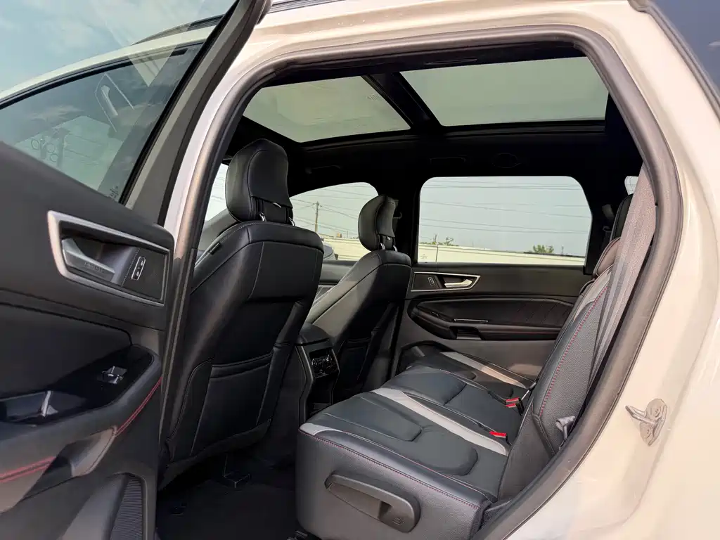 Ford Edge — фото 14
