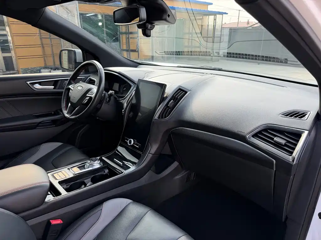 Ford Edge — фото 15
