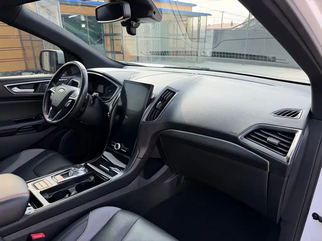 Ford Edge — фото 10