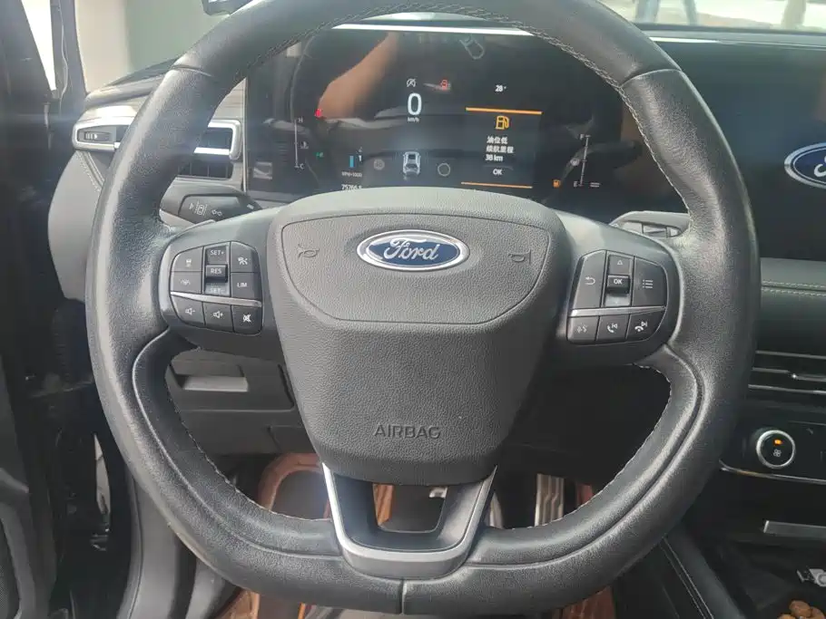 Ford Edge — фото 15