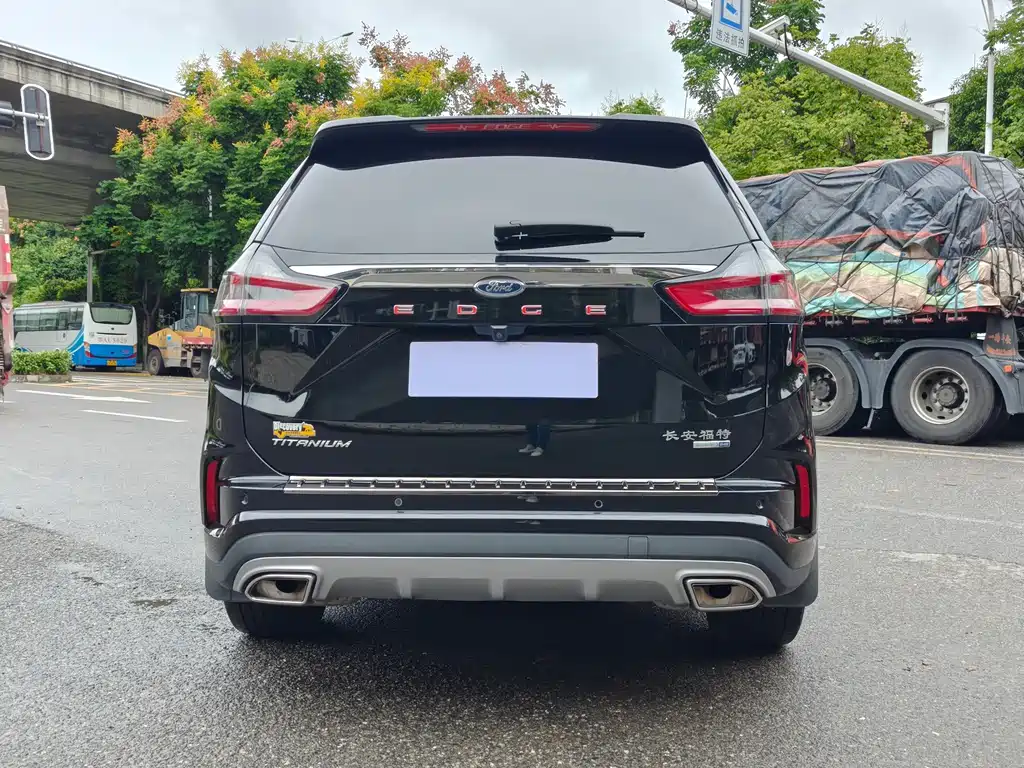 Ford Edge — фото 11
