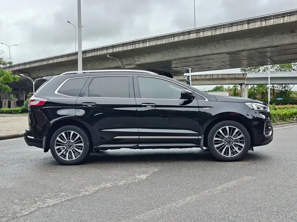 Ford Edge — фото 9