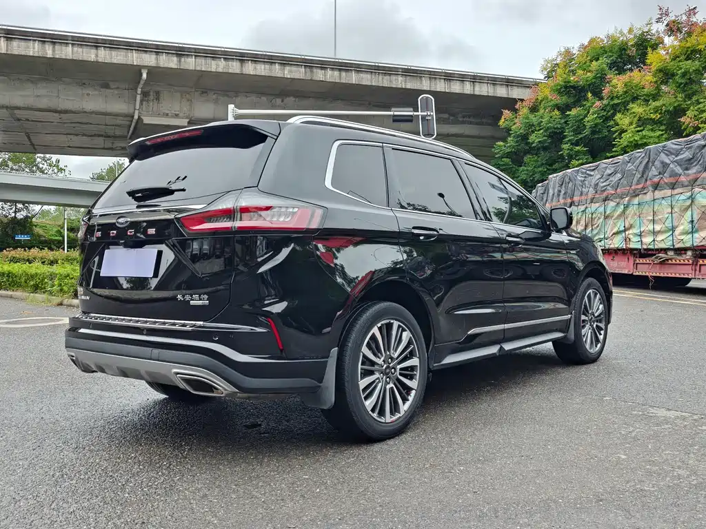 Ford Edge — фото 10