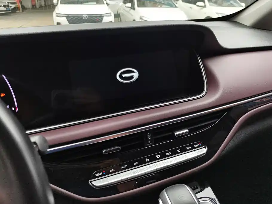 GAC Motor Trumpchi M6 — фото 13