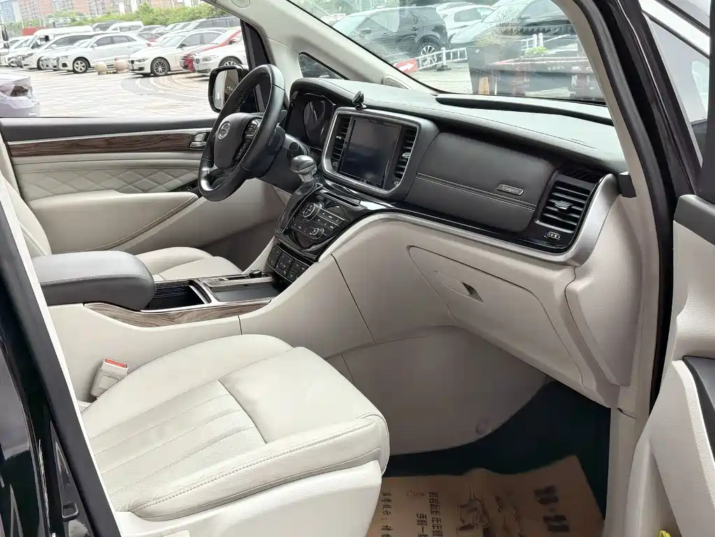 GAC Motor Trumpchi M8 — фото 9