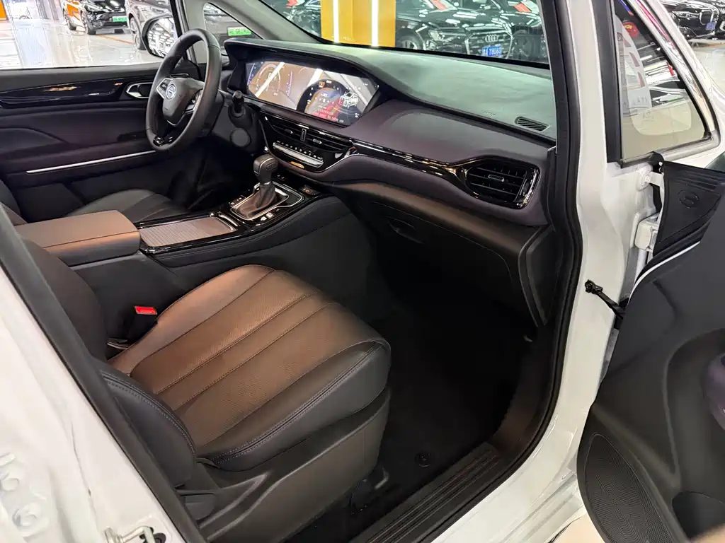 GAC Motor Trumpchi M6 — фото 18