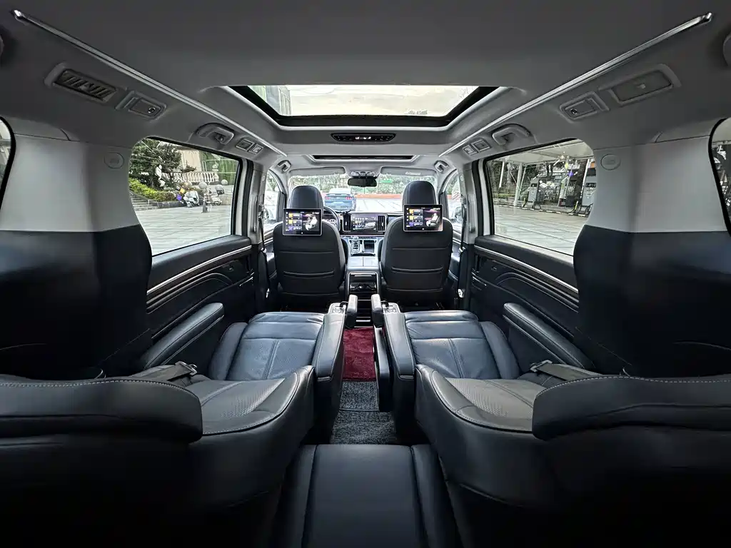 GAC Motor Trumpchi M8 — фото 14