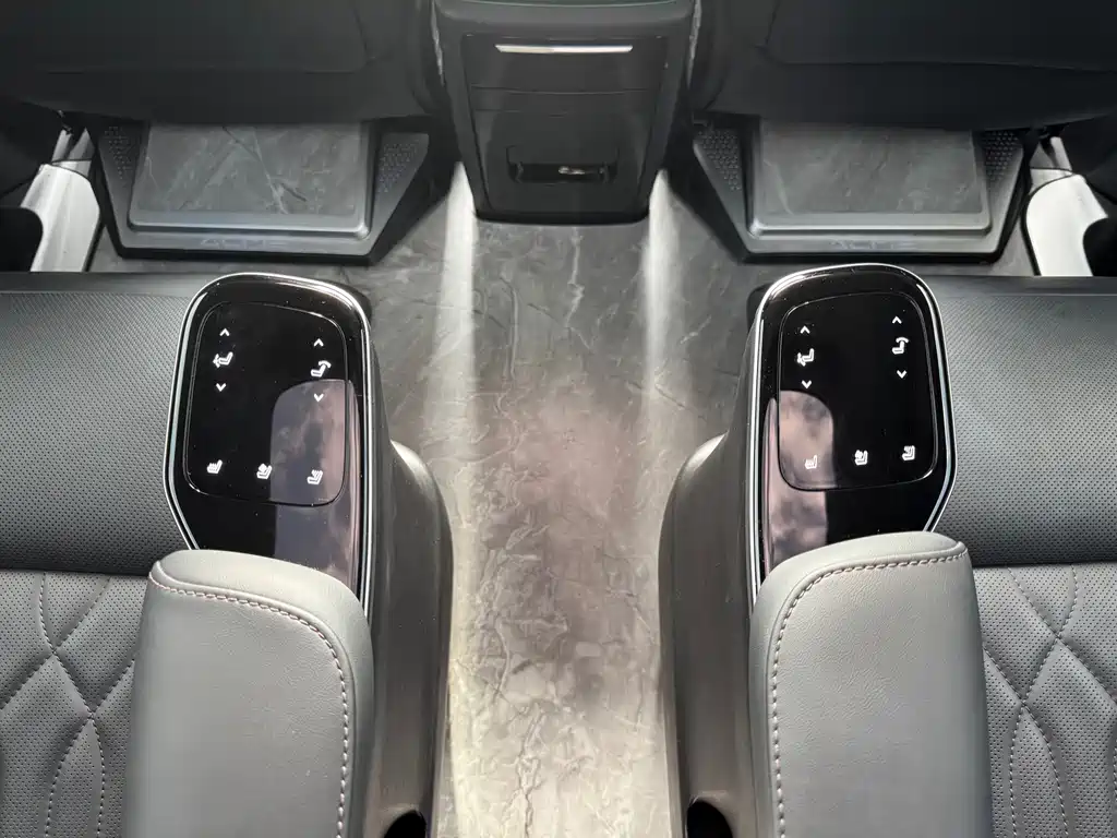 GAC Motor Trumpchi M8 — фото 17
