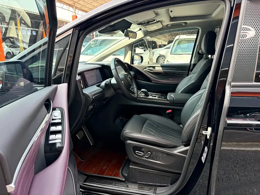 GAC Motor Trumpchi M8 — фото 6