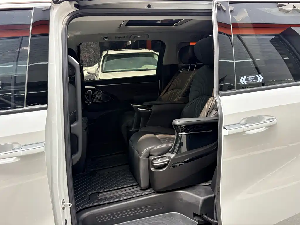 GAC Motor Trumpchi M8 — фото 8