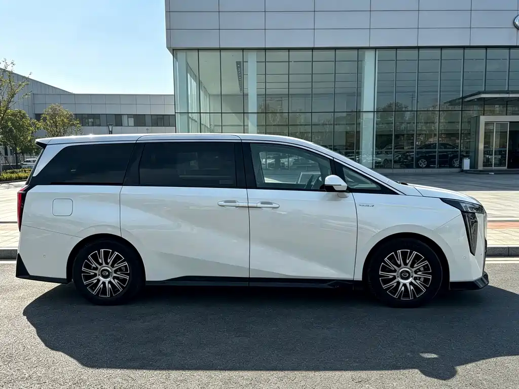 GAC Motor Trumpchi E9 — фото 7