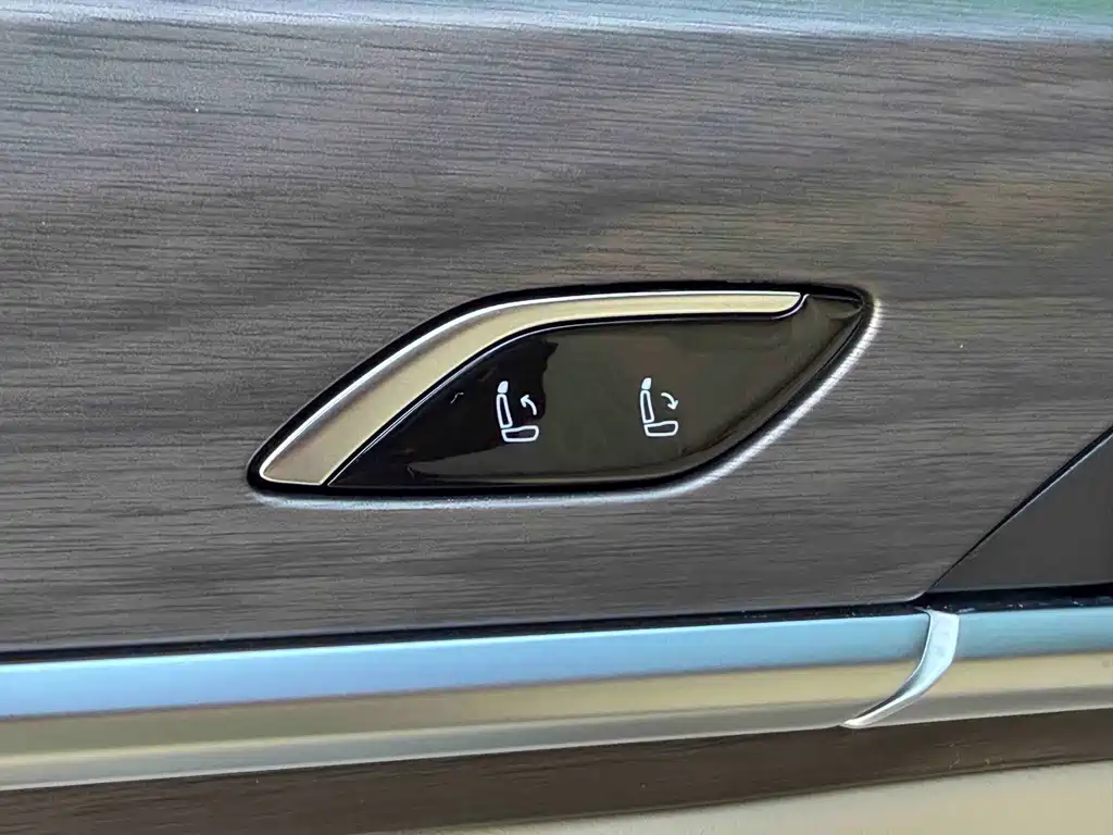Geely Xingyue L — фото 29