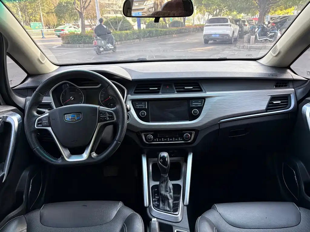 Geely Vision X3 — фото 6