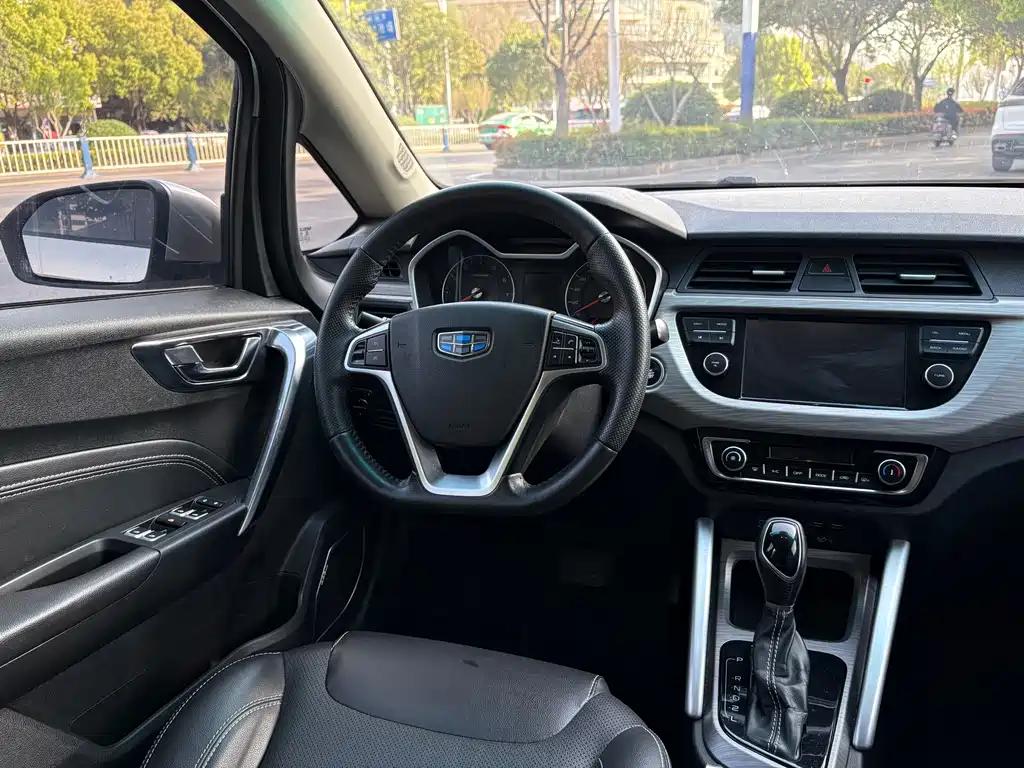 Geely Vision X3 — фото 7