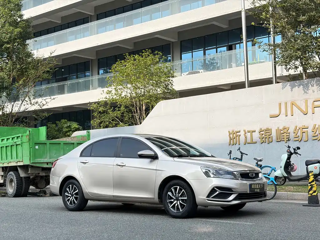 Geely Emgrand — фото 3
