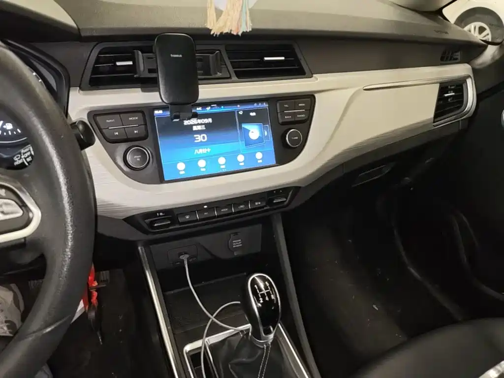 Geely Vision X3 — фото 13