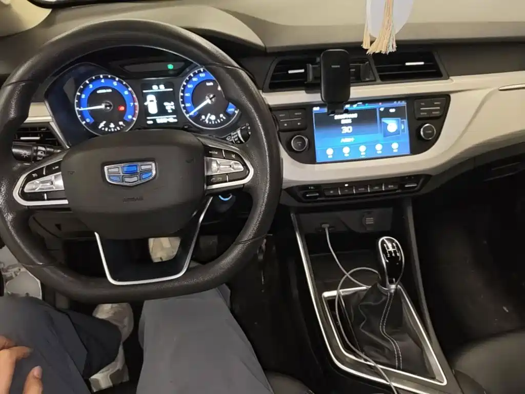 Geely Vision X3 — фото 10