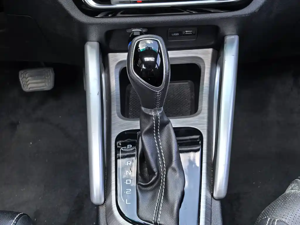 Geely Vision X3 — фото 14
