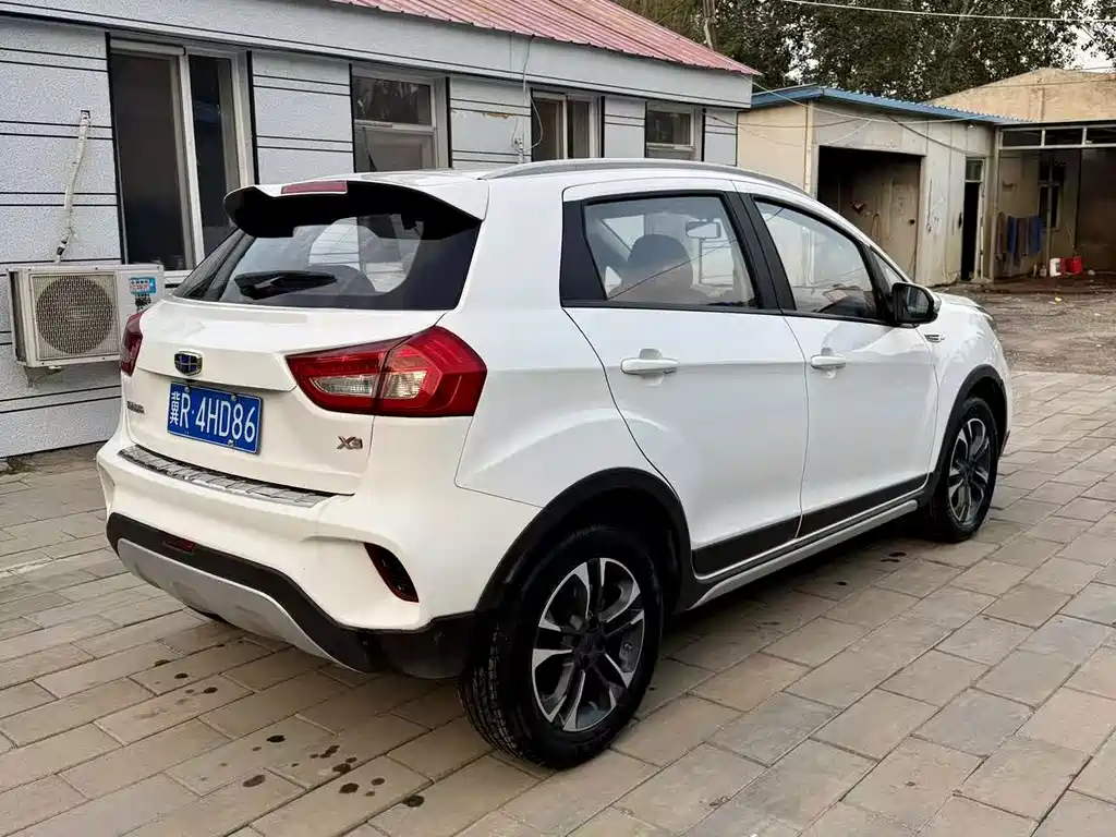 Geely Vision X3 — фото 7