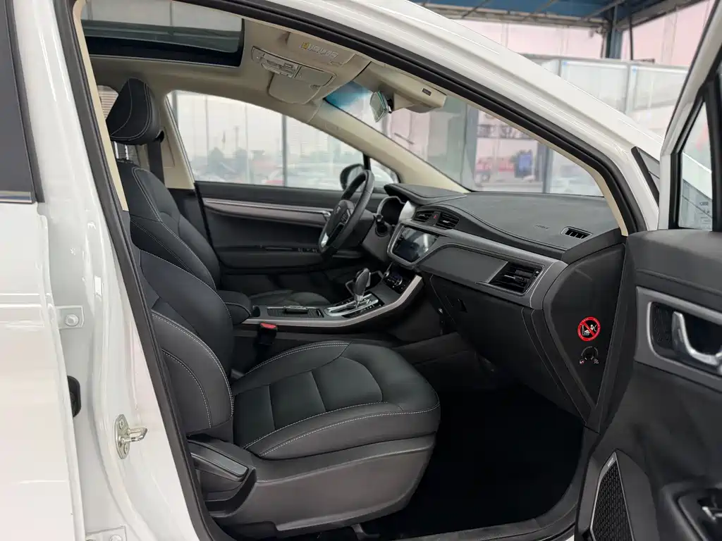Geely Emgrand GS — фото 11