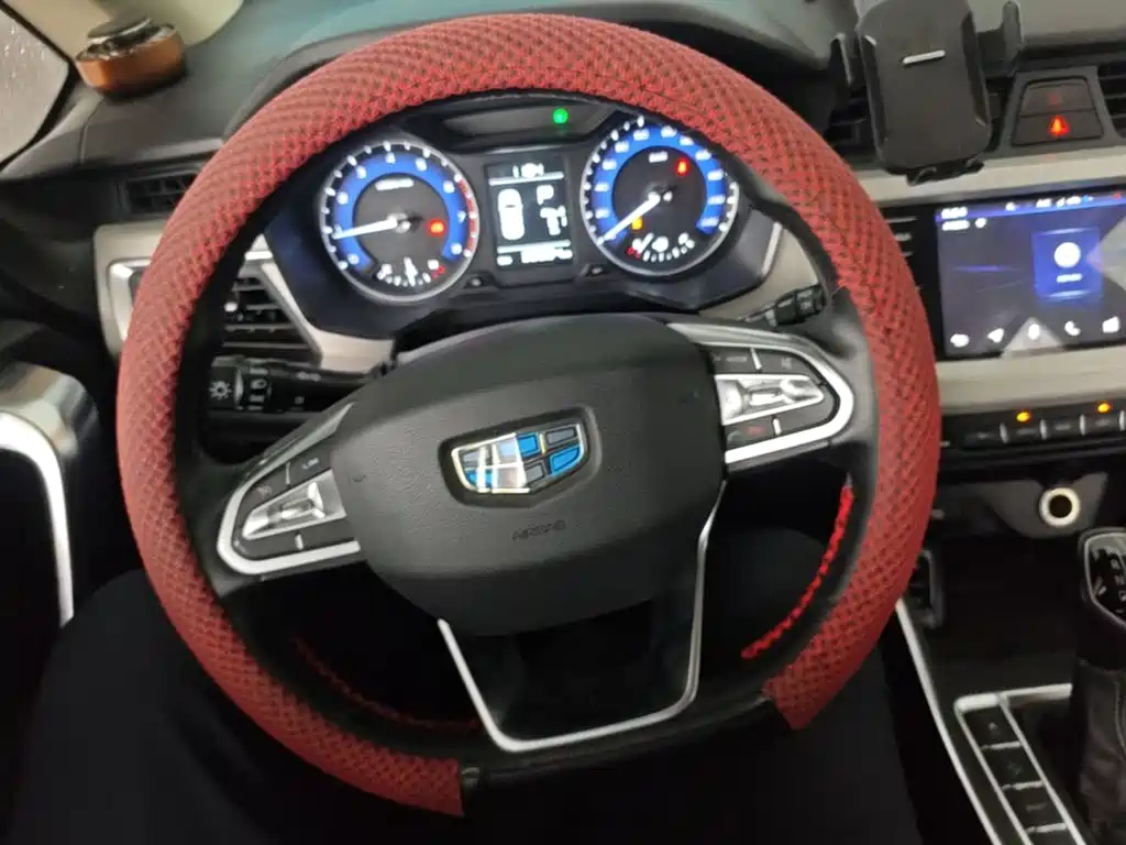 Geely Vision X3 — фото 11