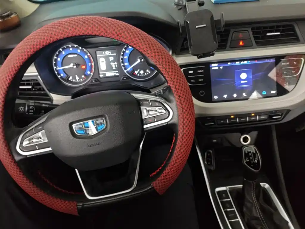 Geely Vision X3 — фото 10