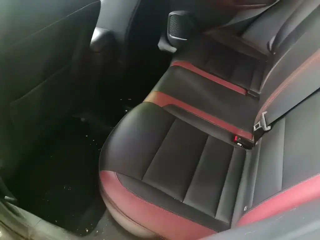 Geely Binyue — фото 17