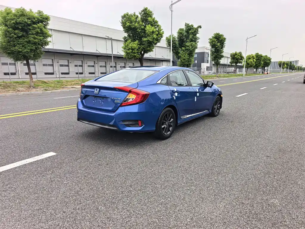 Honda Civic — фото 11