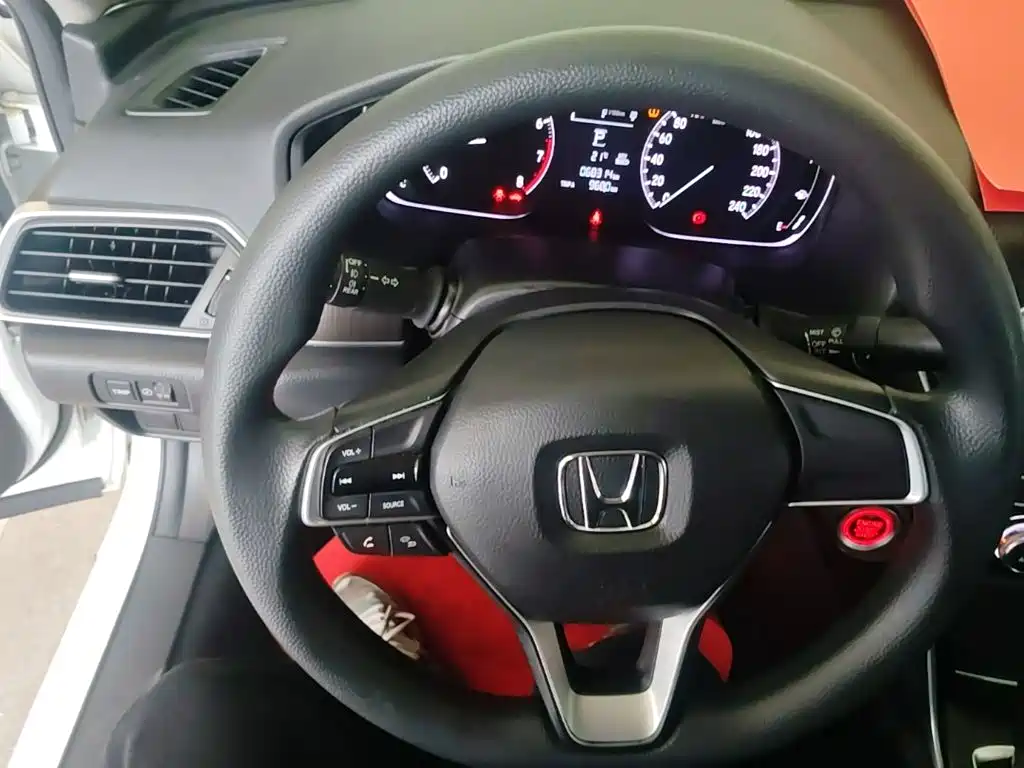 Honda Accord — фото 11
