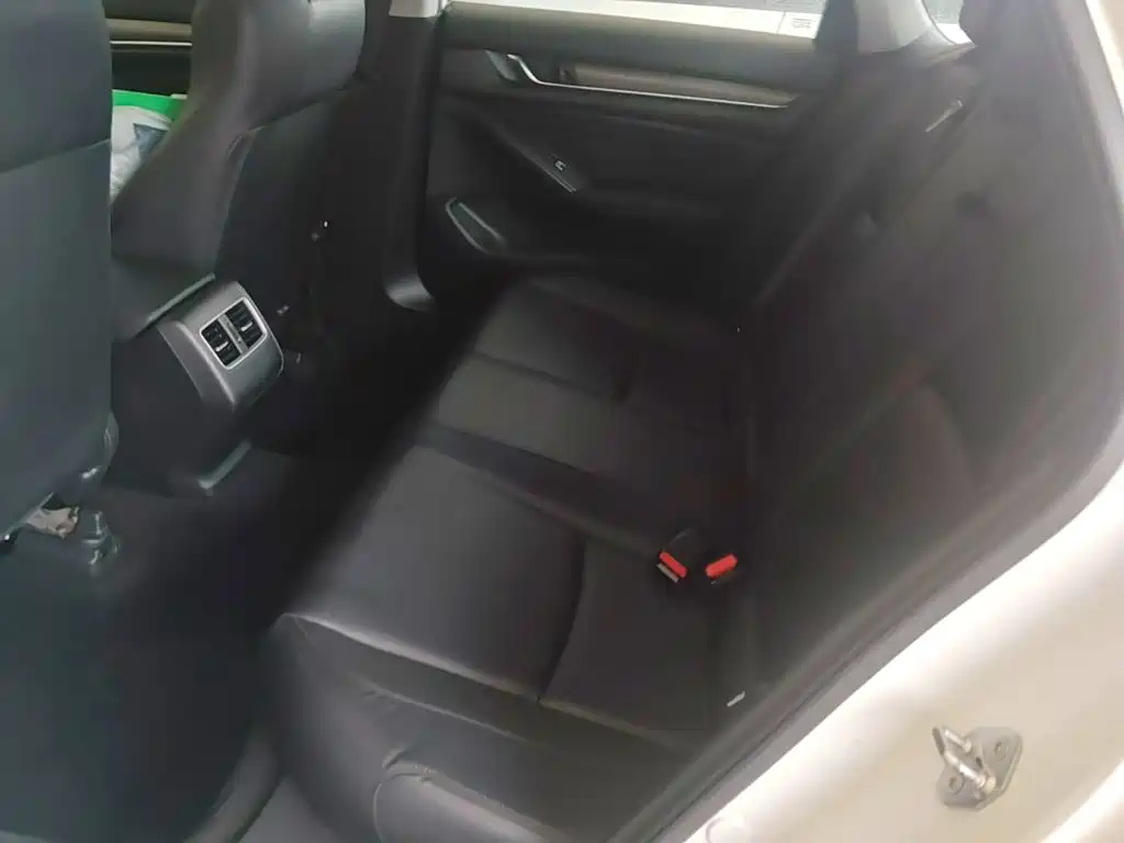 Honda Accord — фото 17