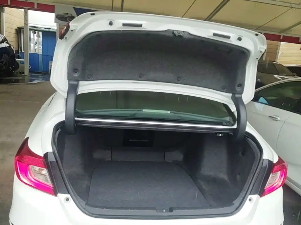 Honda Accord — фото 19