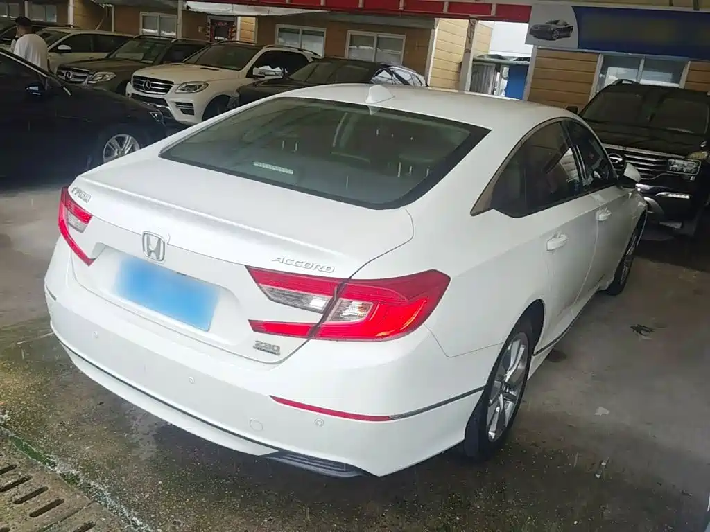 Honda Accord — фото 7
