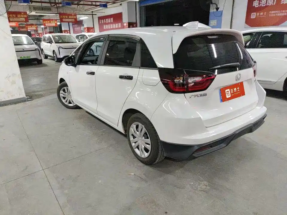 Honda Fit — фото 10