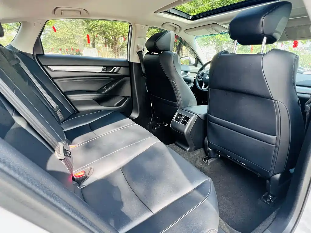 Honda Accord — фото 11