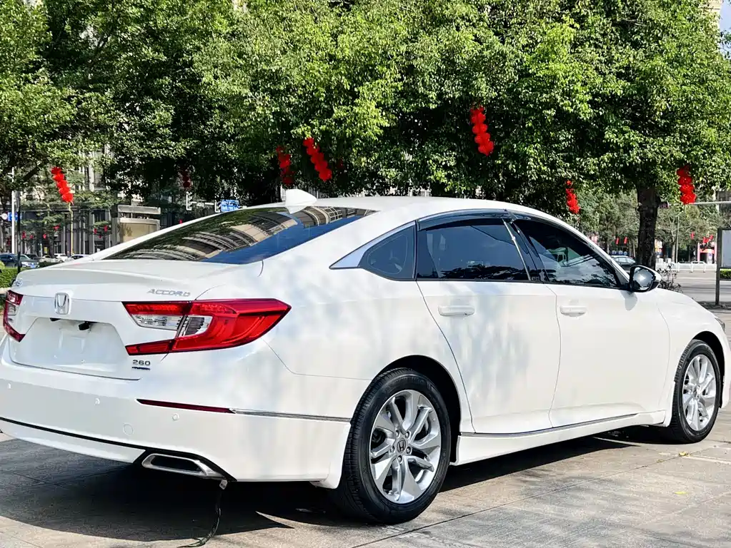 Honda Accord — фото 6