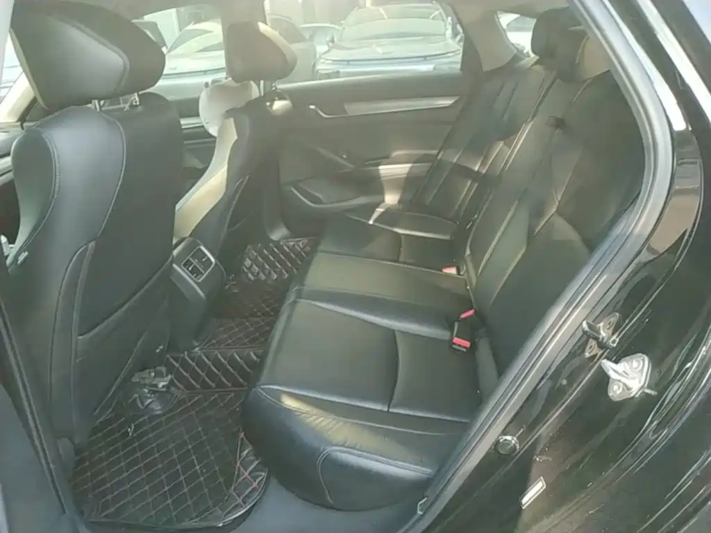 Honda Accord — фото 17