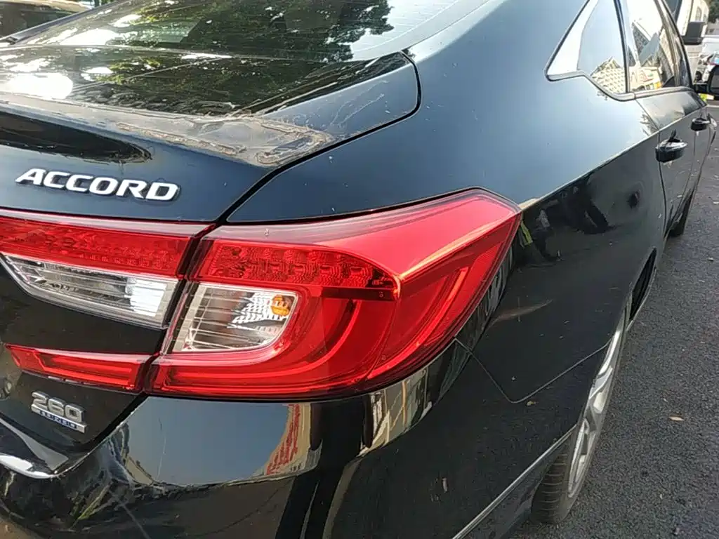 Honda Accord — фото 8