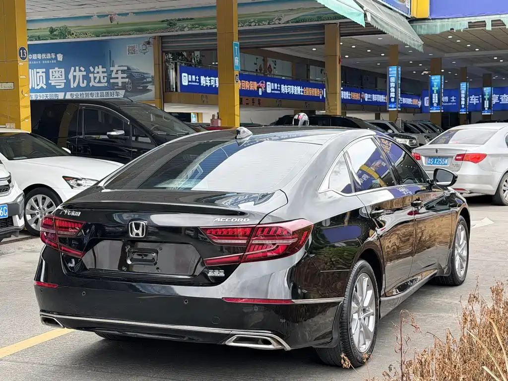 Honda Accord — фото 11