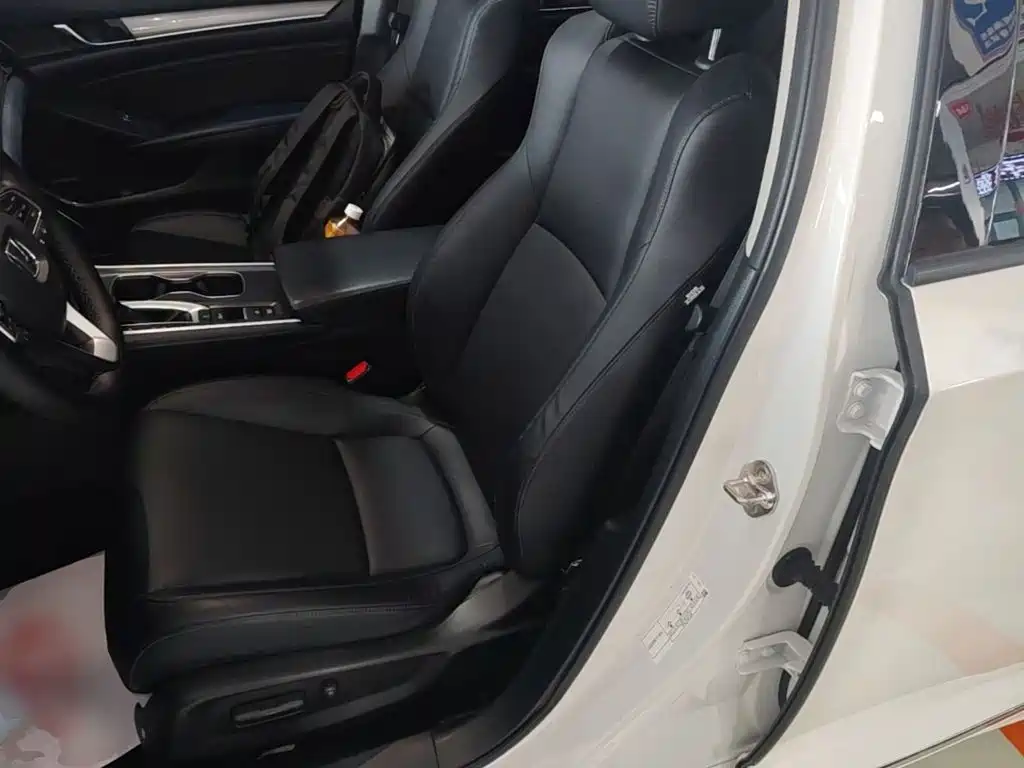 Honda Accord — фото 15